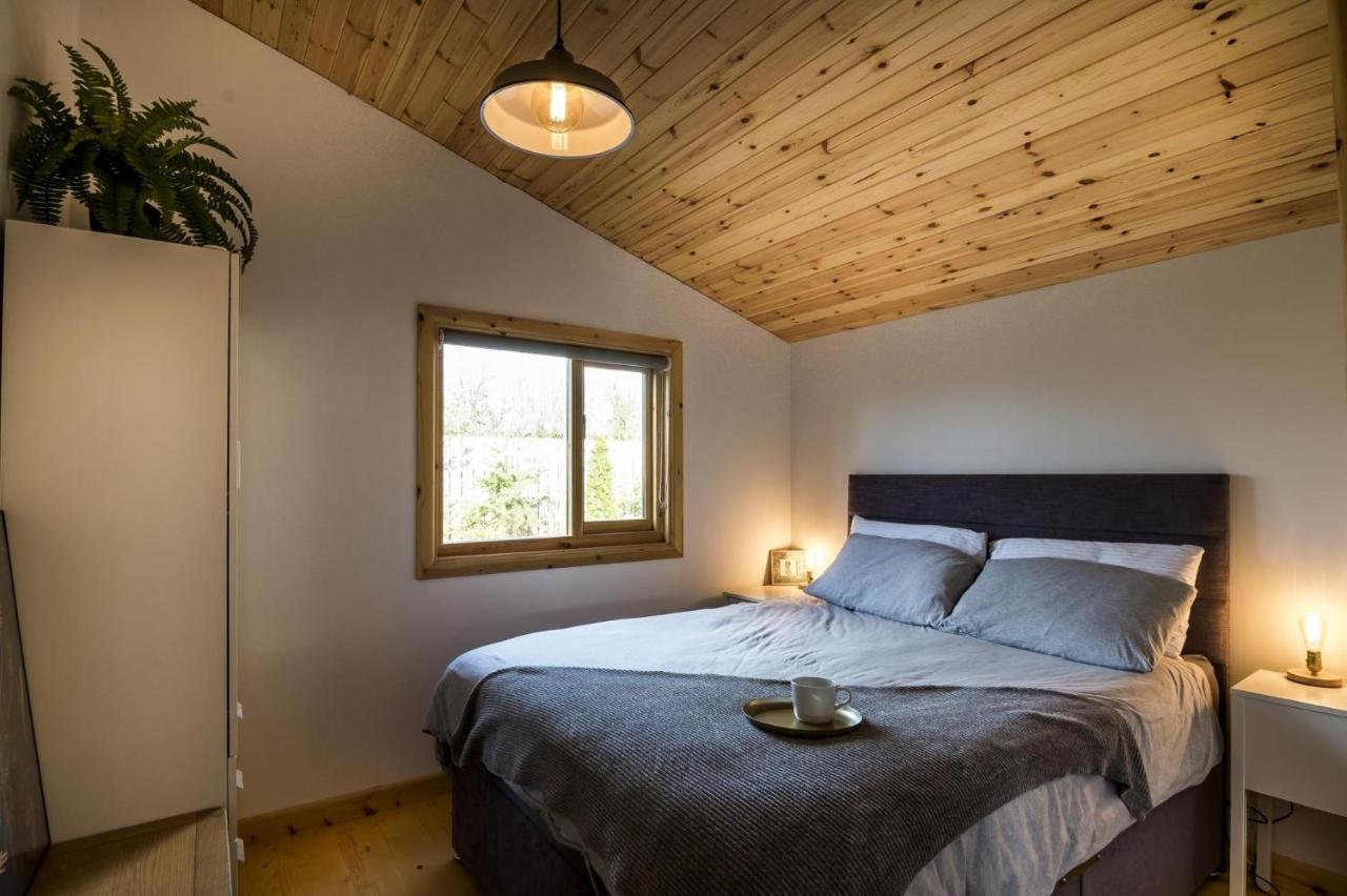 Fern Lodge - 2 Bedroom Log Cabin - Saint Florence - Tenby Dış mekan fotoğraf