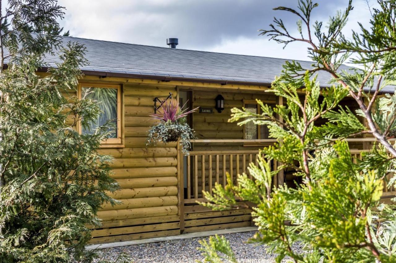 Fern Lodge - 2 Bedroom Log Cabin - Saint Florence - Tenby Dış mekan fotoğraf