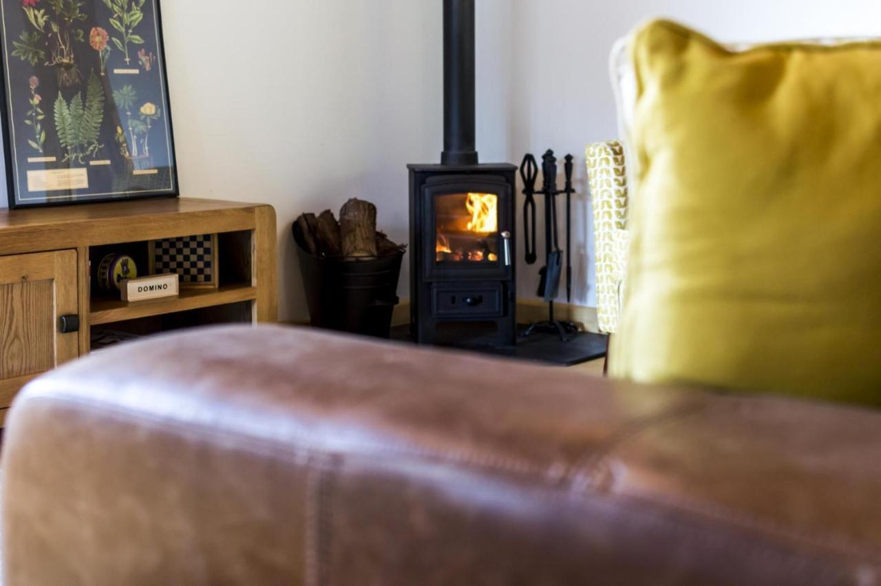 Fern Lodge - 2 Bedroom Log Cabin - Saint Florence - Tenby Dış mekan fotoğraf