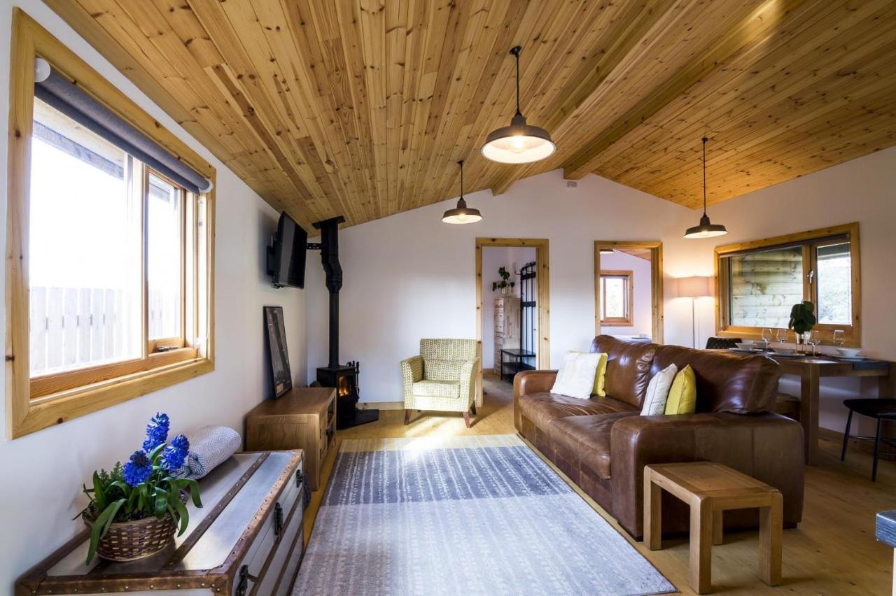 Fern Lodge - 2 Bedroom Log Cabin - Saint Florence - Tenby Dış mekan fotoğraf