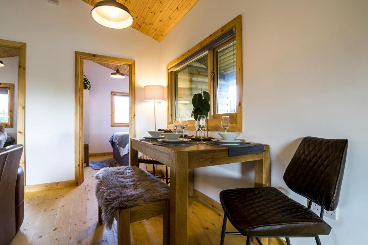 Fern Lodge - 2 Bedroom Log Cabin - Saint Florence - Tenby Dış mekan fotoğraf